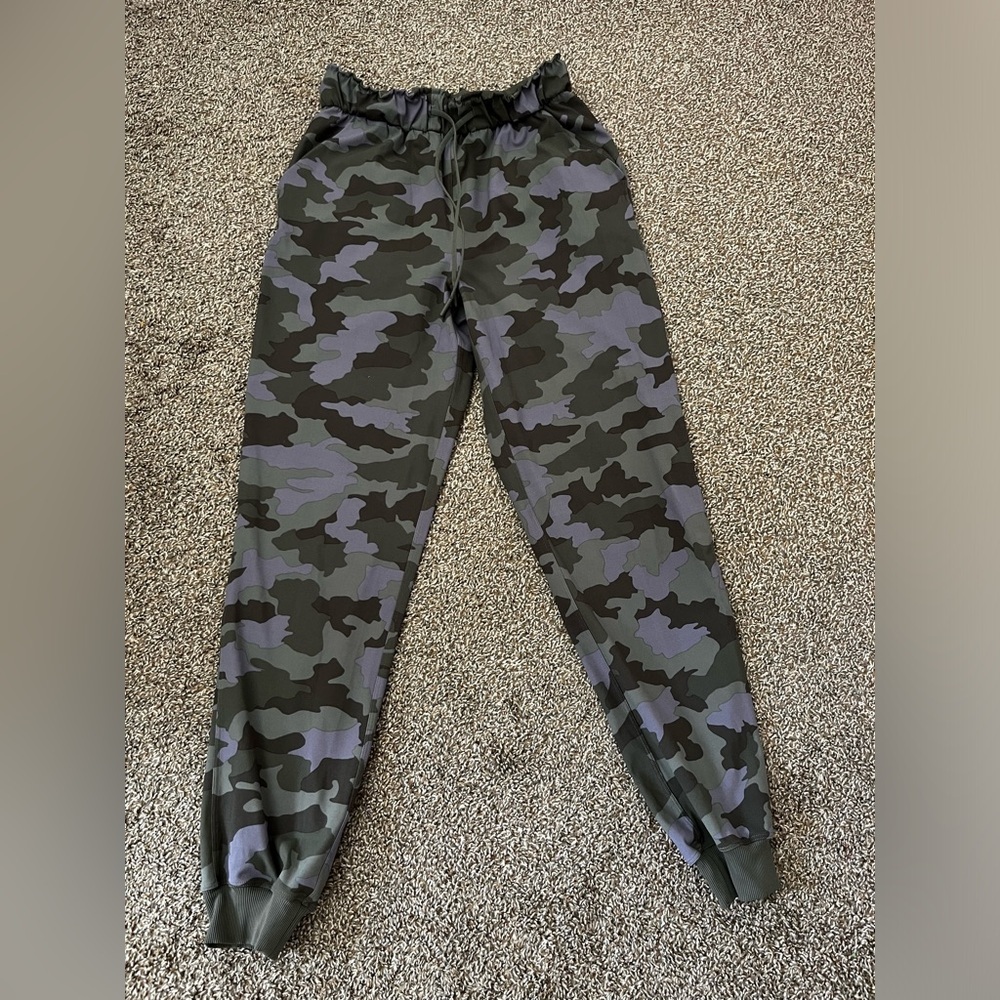Lululemon camo pants - Picture 1 of 9